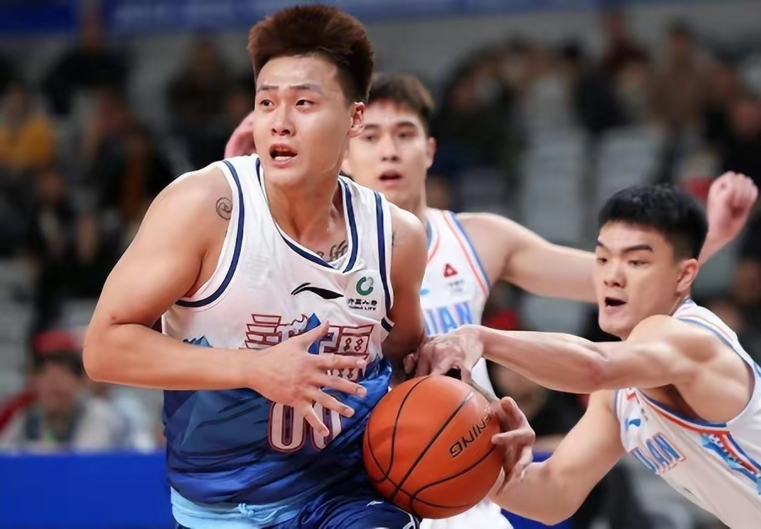 开云官网-关于清晨新疆广汇调整名单以备CBA季后赛，战术微调环节打磨，压力陡增，纪律约束更严格的信息